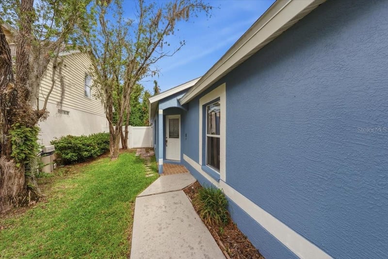 5863 Meadowpark Pl, Lithia, FL 33547