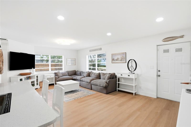 4027 Huntington St, St Petersburg, FL 33703