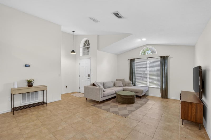 1809 Erin Brooke Dr, Valrico, FL 33594