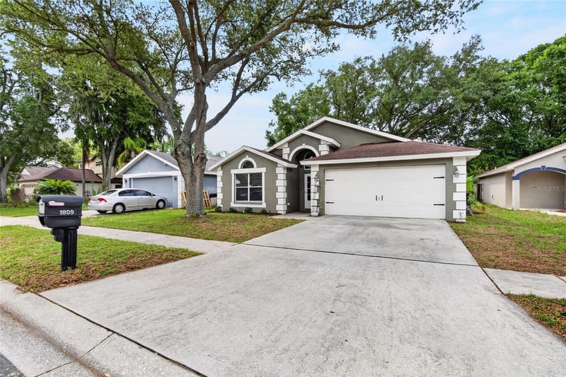 1809 Erin Brooke Dr, Valrico, FL 33594