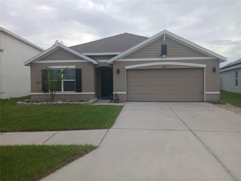 3719 Capri Coast Dr, Plant City, FL 33565