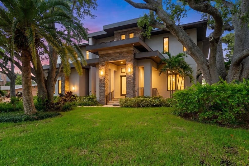 4905 Spring Lake Dr, Tampa, FL 33629