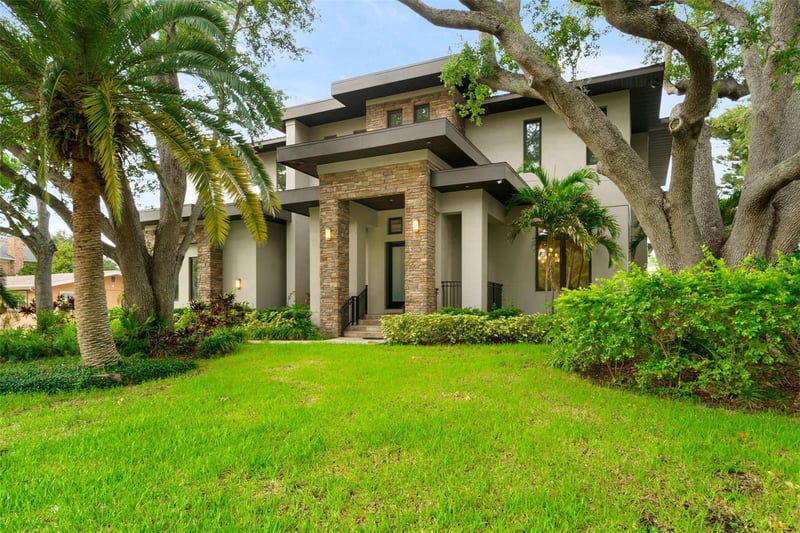 4905 Spring Lake Dr, Tampa, FL 33629
