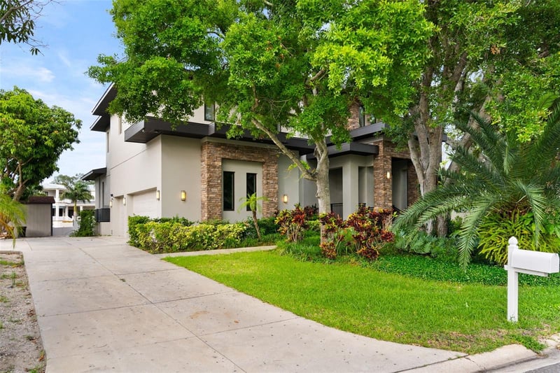 4905 Spring Lake Dr, Tampa, FL 33629