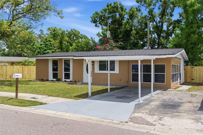 907 Leisure Ave, Tampa, FL 33613