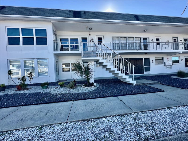 1221 Drew St #D9, Clearwater, FL 33755