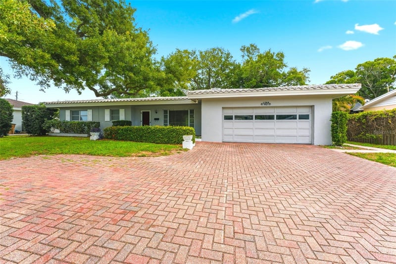 1705 Indian Rocks Rd, Belleair, FL 33756