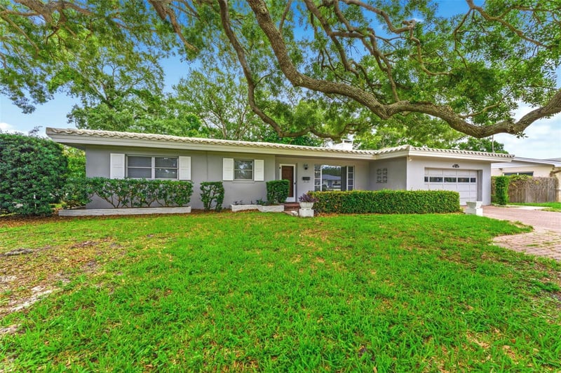 1705 Indian Rocks Rd, Belleair, FL 33756