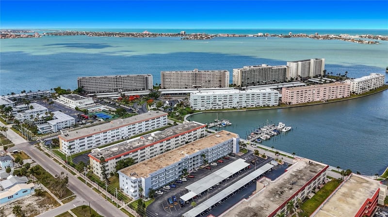 3018 59th St #102, Gulfport, FL 33707