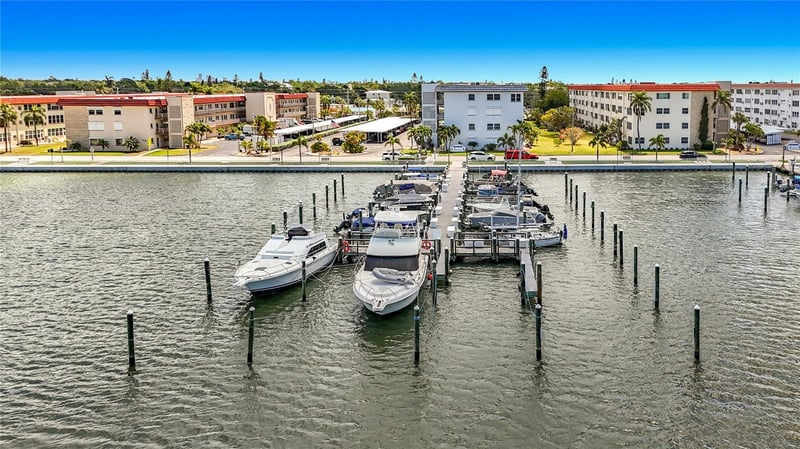3018 59th St #102, Gulfport, FL 33707