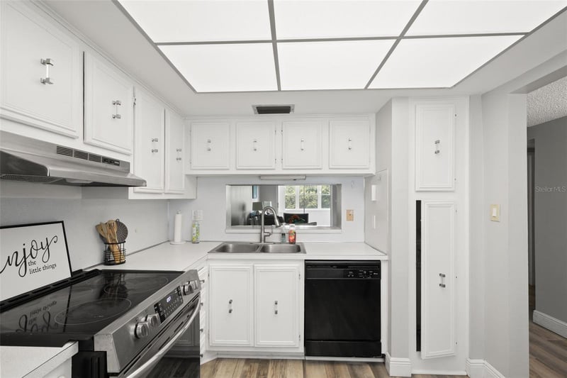 7321 Central Ave #407, St Petersburg, FL 33710