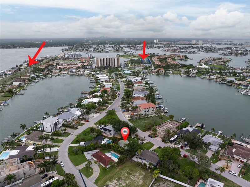 55 A Dolphin Dr, St Petersburg, FL 33706
