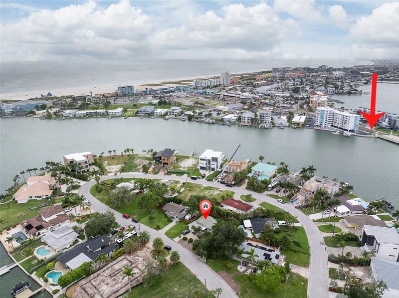 55 A Dolphin Dr, St Petersburg, FL 33706
