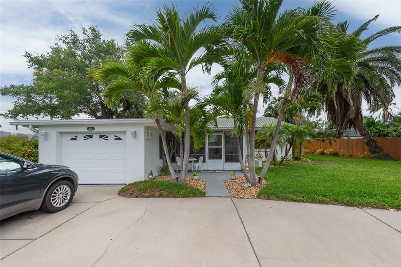 55 A Dolphin Dr, Treasure Island, FL 33706