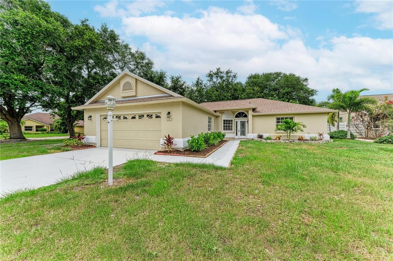 6101 55th Avenue Cir, Bradenton, FL 34203