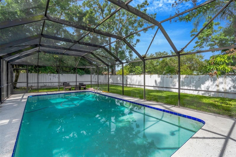 8732 Overlook Dr, Tampa, FL 33617