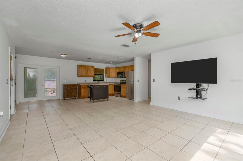 8732 Overlook Dr, Tampa, FL 33617