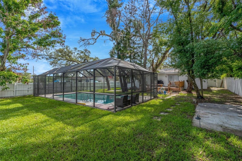 8732 Overlook Dr, Tampa, FL 33617