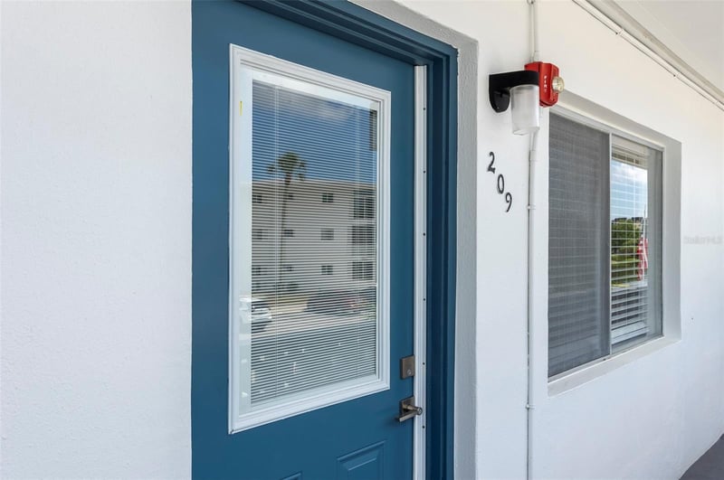 8221 112th St #209, Seminole, FL 33772