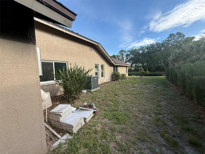 3749 Embassy Cir, Palm Harbor, FL 34685