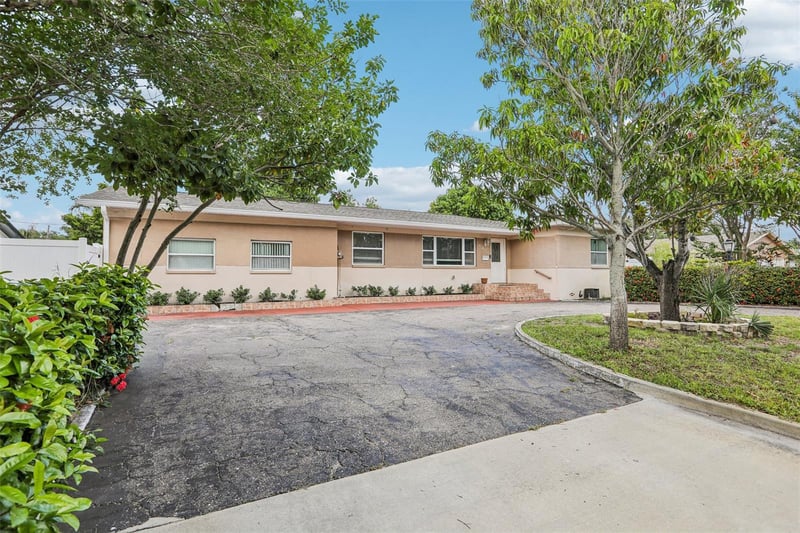 2709 49th St, St Petersburg, FL 33710