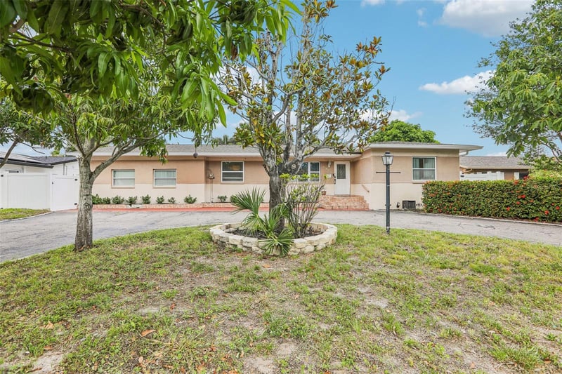2709 49th St, St Petersburg, FL 33710