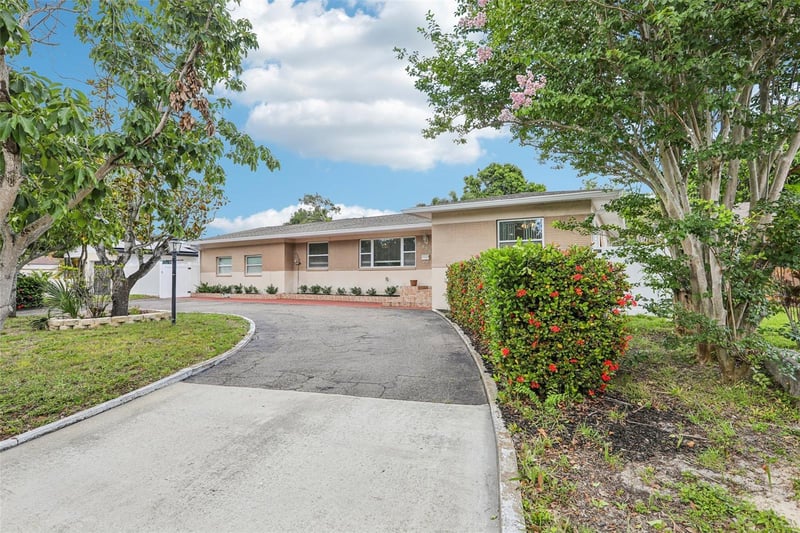2709 49th St, St Petersburg, FL 33710
