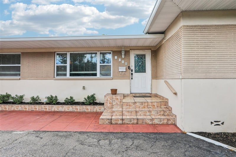 2709 49th St, St Petersburg, FL 33710