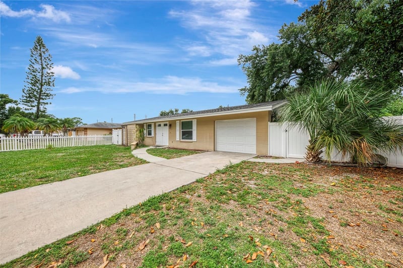 1110 Carmella Cir, Sarasota, FL 34243