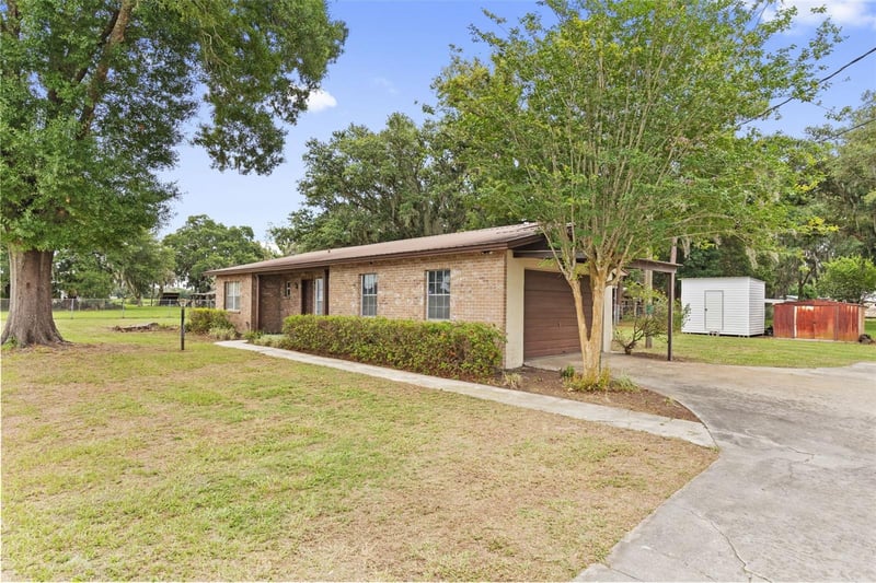 2803 Trapnell Rd, Plant City, FL 33566
