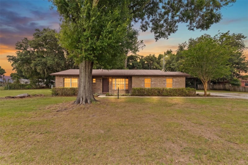 2803 Trapnell Rd, Plant City, FL 33566