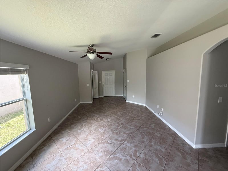 1970 Hawks View Dr, Ruskin, FL 33570