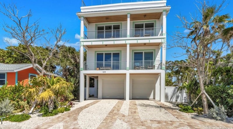 106 11th St, Bradenton Beach, FL 34217