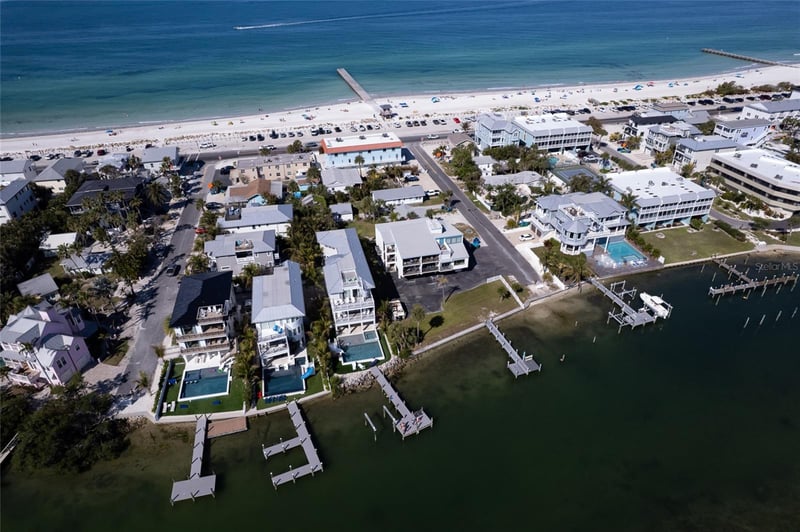 106 11th St, Bradenton Beach, FL 34217