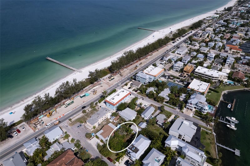 106 11th St, Bradenton Beach, FL 34217