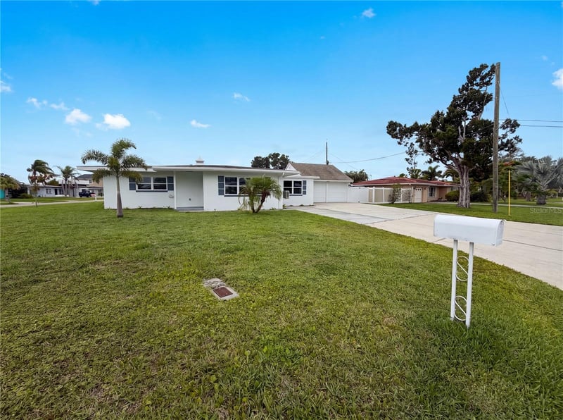 567 Baywood Dr, Dunedin, FL 34698