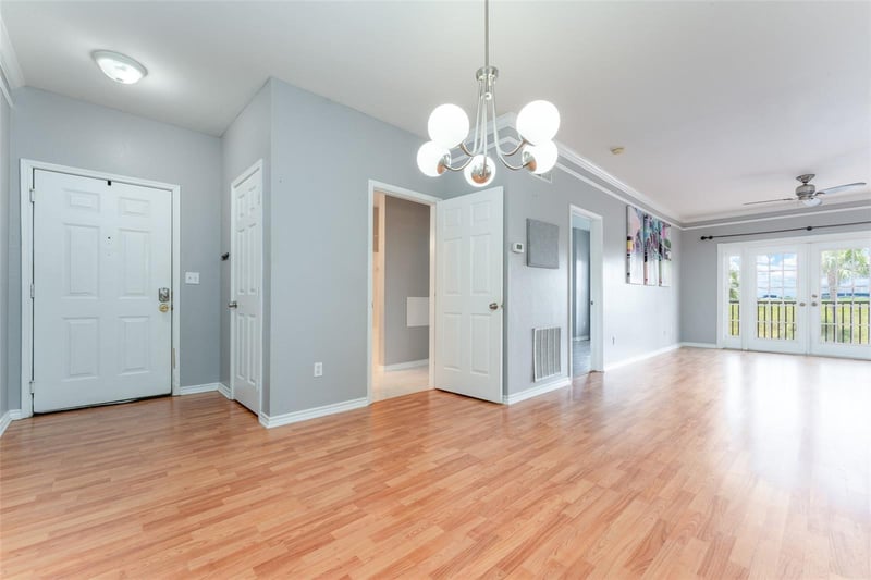 4306 Bayside Village Dr #202, Tampa, FL 33615