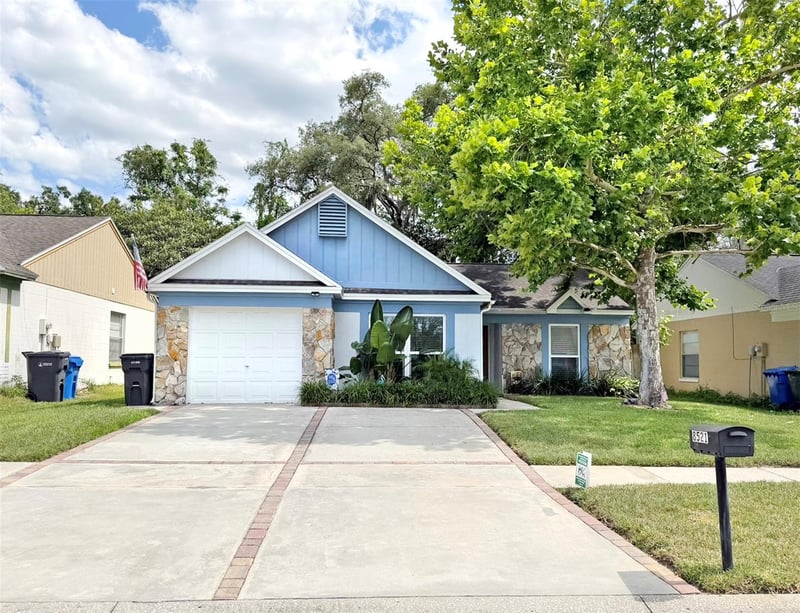8521 Misty River Ct, Tampa, FL 33637