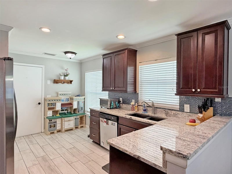 8521 Misty River Ct, Tampa, FL 33637