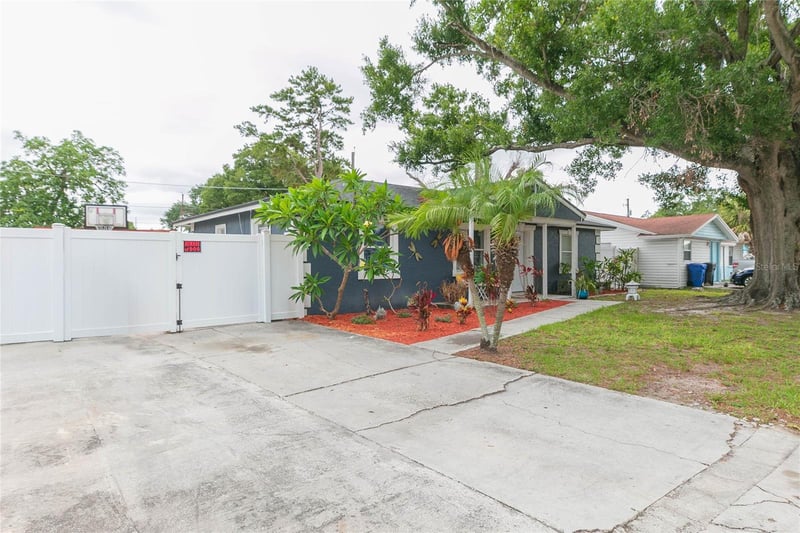 7412 Kingston Dr, Tampa, FL 33619