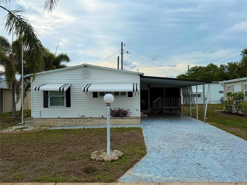 5205 5th St, Bradenton, FL 34203
