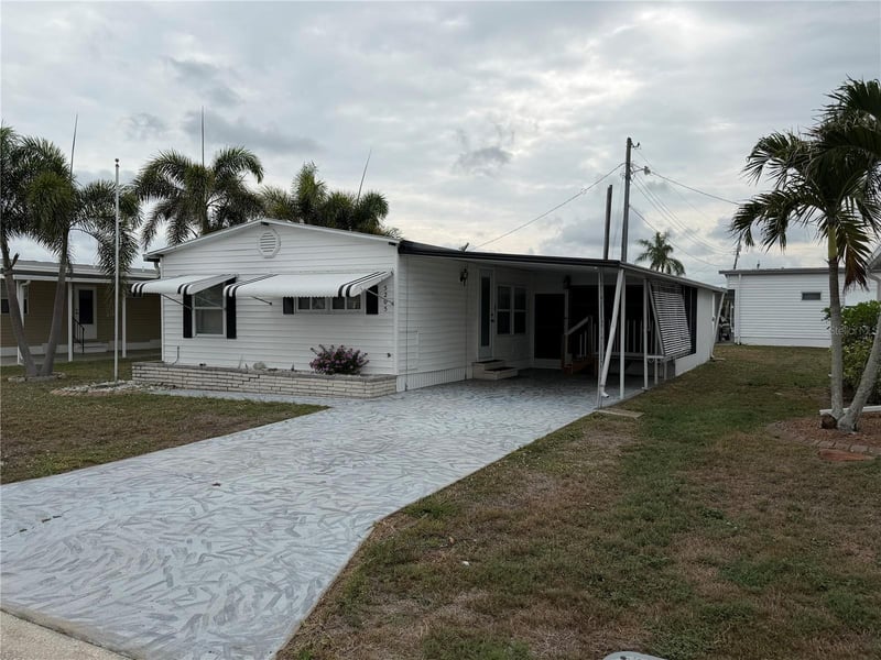 5205 5th St, Bradenton, FL 34203