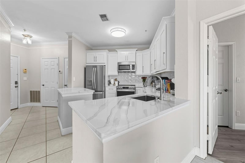4333 Bayside Village Dr #304, Tampa, FL 33615
