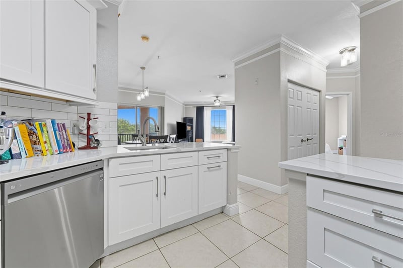 4333 Bayside Village Dr #304, Tampa, FL 33615