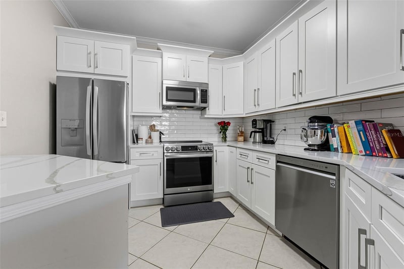 4333 Bayside Village Dr #304, Tampa, FL 33615