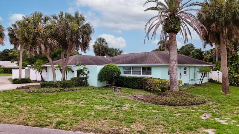301 Palm Dr, Largo, FL 33770