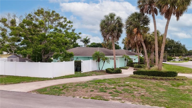 301 Palm Dr, Largo, FL 33770