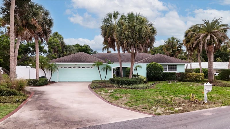 301 Palm Dr, Largo, FL 33770