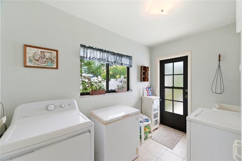 13817 Dominica Dr, Seminole, FL 33776