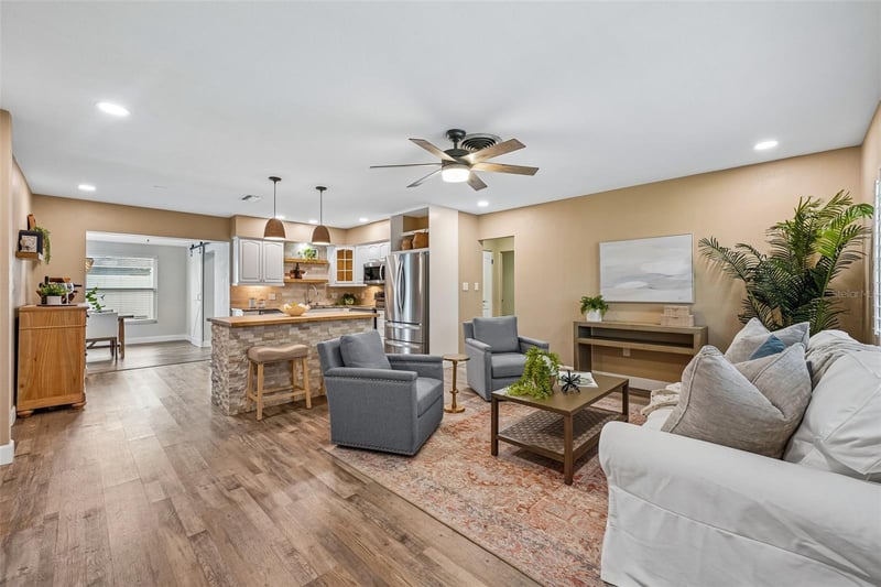 9725 48th Pl, St Petersburg, FL 33708